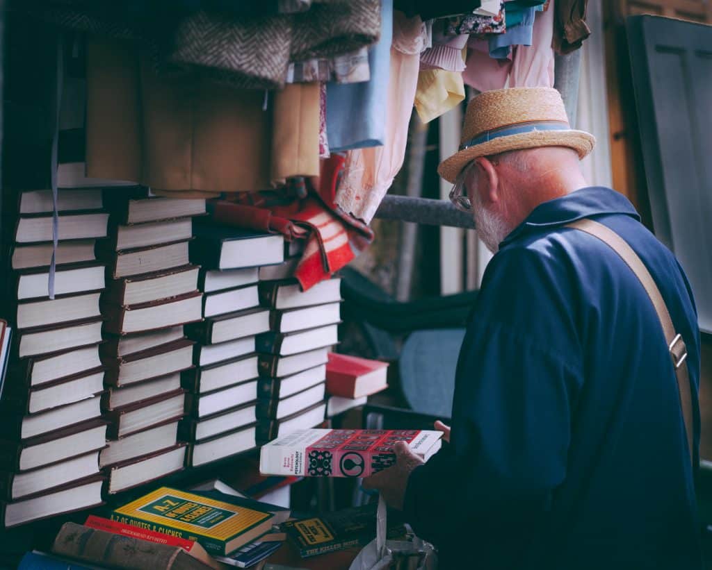 Senior shopping for books